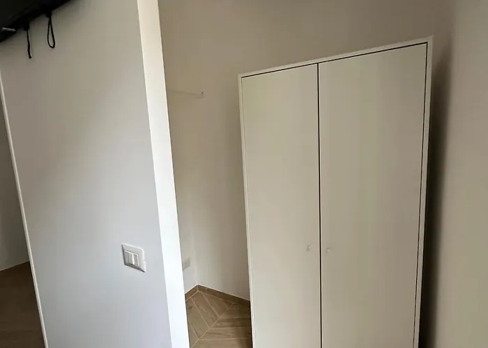 Apartment New On The Way To Metro C Colosseum *